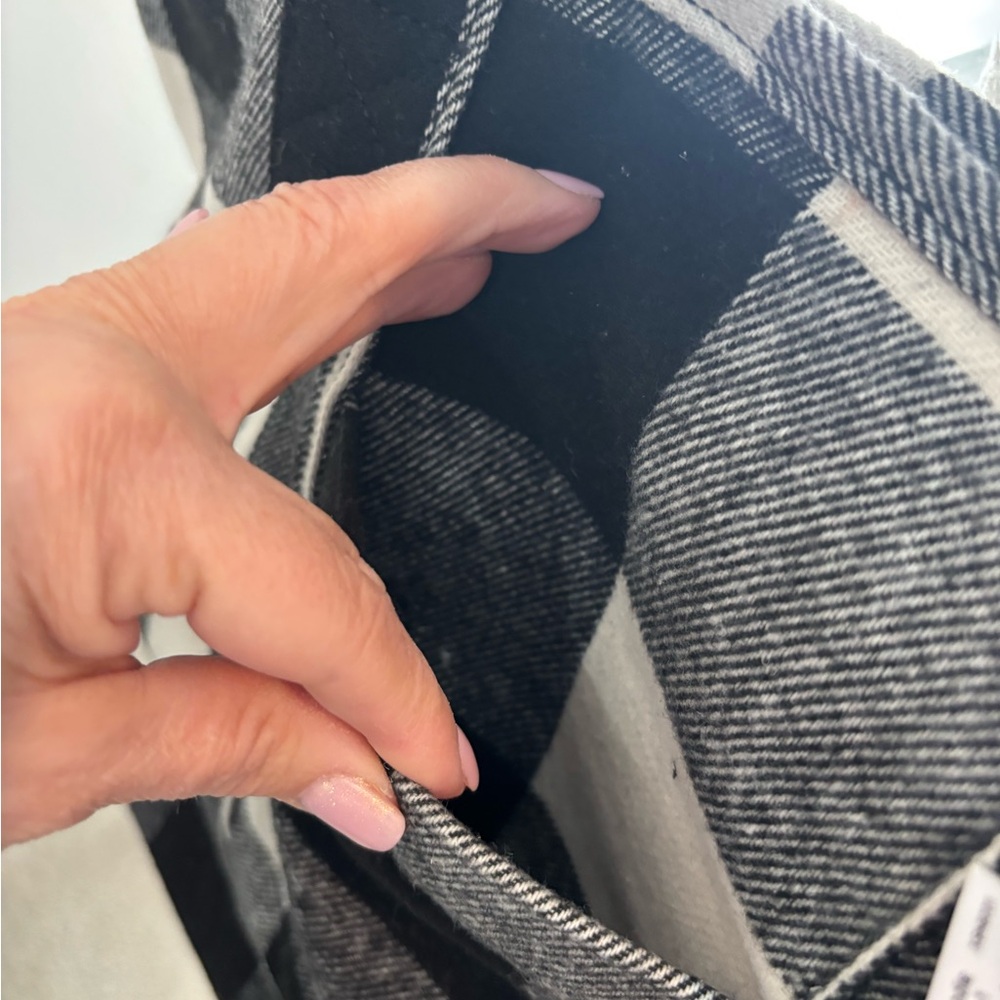 Flannel and Sherpa Checkered Print Tote - Picture 4 of 13